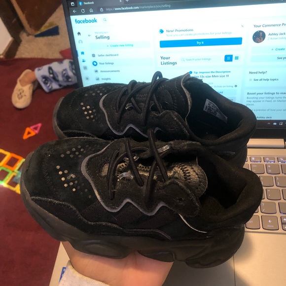 Like new Adidas Oswegos 9c - Picture 2 of 2